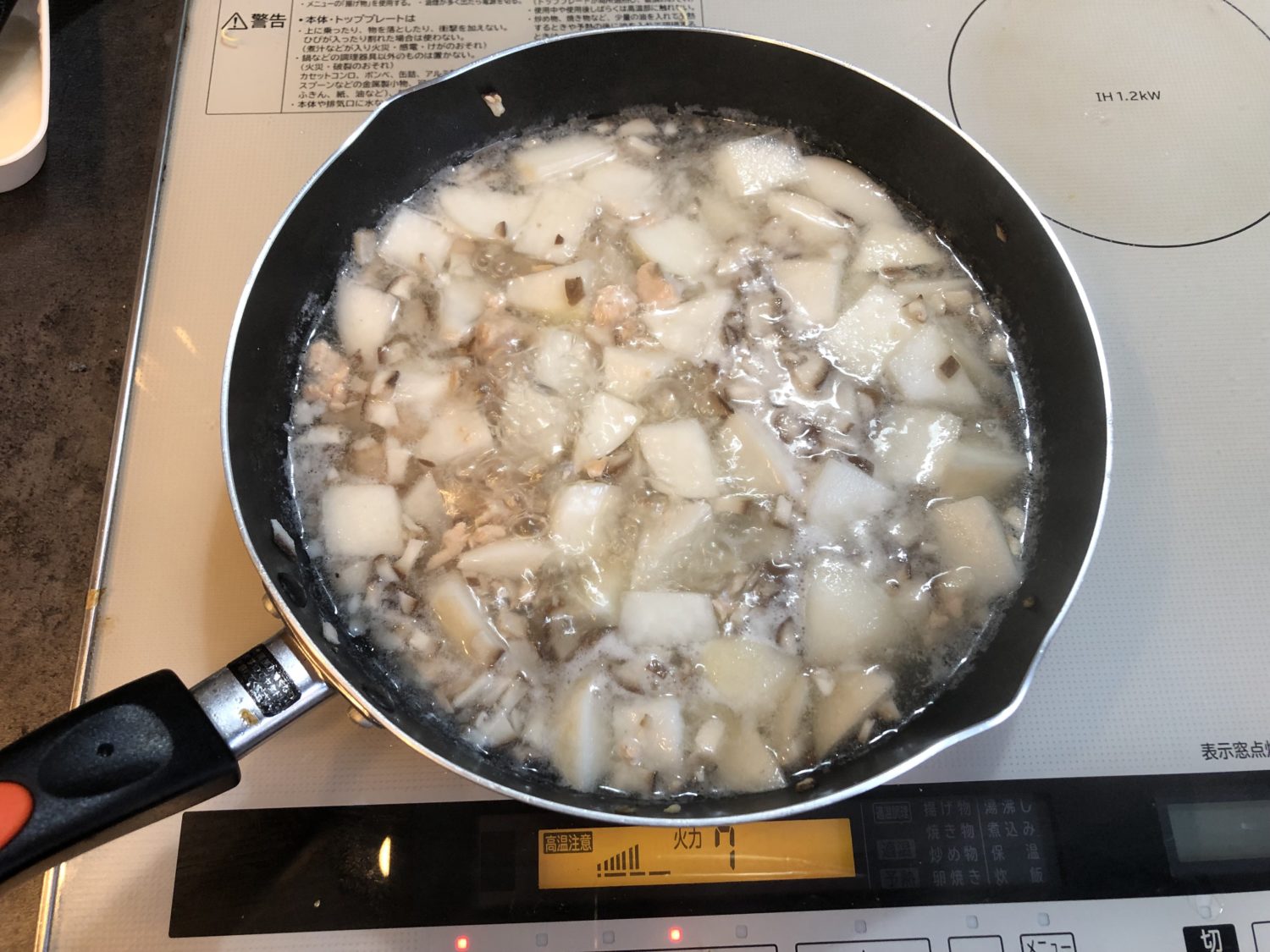 秋鮭とカブの麻婆豆腐風の作り方（工程３）