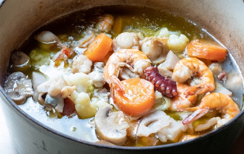根菜と魚介のアヒージョ鍋レシピ