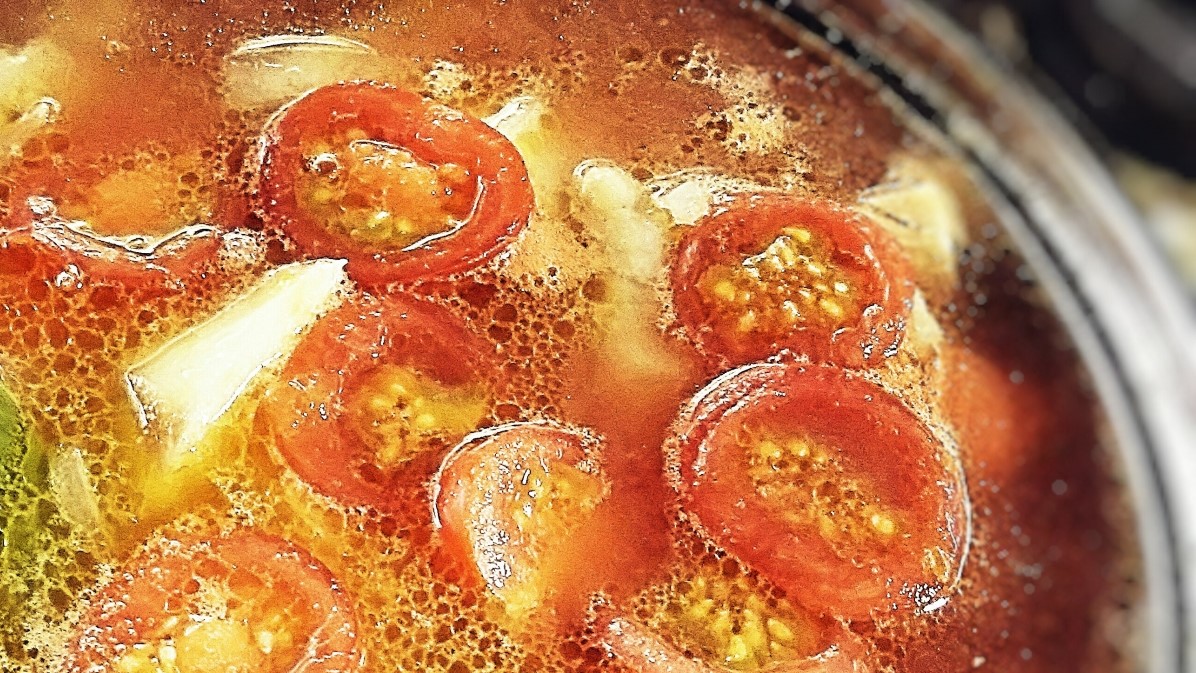 にじいろジーンの焼きトマトの味噌甘酒鍋レシピ