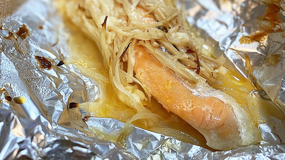 ソレダメの鮭の紙包み蒸しレシピ